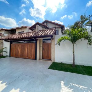 Espectacular Casa En Venta Sobre Avenida
