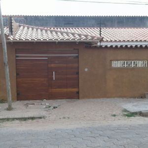 Casa En Alquiler $us. 800 (zona Av. Brasil Dentro Del 2do Anillo)