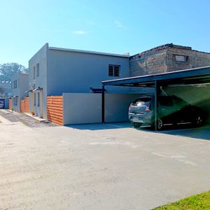 Casa En Alquiler 2 Dormitorios - Cochera - Parillero - Malvín Norte