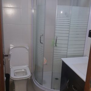 Departamento De 3 Dormitorios En Condominio Con Piscina, Churrasque Y Parqueo