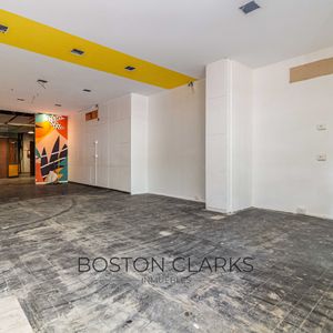 Amplio Local Comercial En Venta En Ciudad Vieja