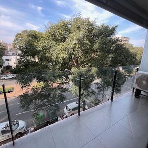 Moderno Edificio. Con Renta