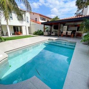 Espectacular Casa En Venta Sobre Avenida