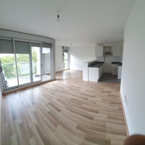 Vendo Apartamento Con Cochera 2 Dormitorios 6to Piso Al Frente