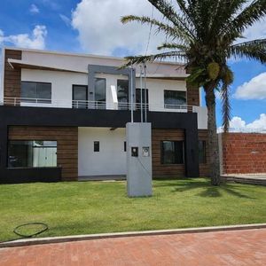 Hermosa Casa En Venta De 2 Planta En Urb. Roma Av. Banzer Km 8 1/2
