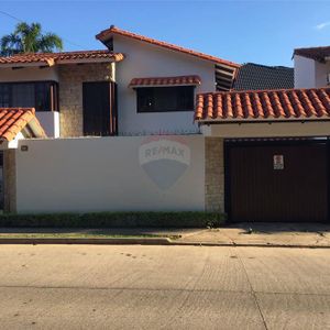 Nueva Captación Casa De 2 Plantas En Equipetrol