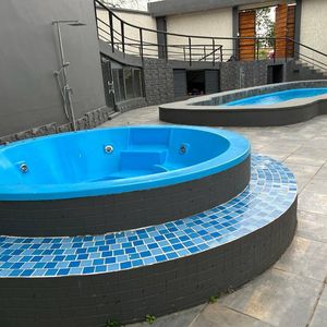 Lujosa Y Amoblada Casa Con Piscina,karaoke,etc En Alquiler En Urubo