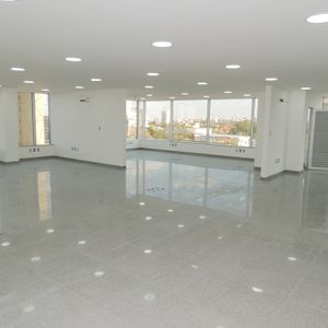 Hermoso - Moderno Local En Alquiler (planta Alta Cubo Empresarial Gardenia)