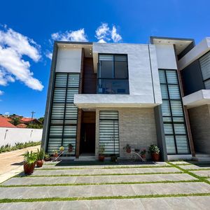 Casa En Venta De 3 Dormitorios  En Condominio Turmalina II