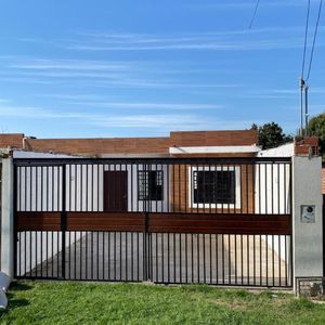 Casa Economica A Estrenar En Zona Este