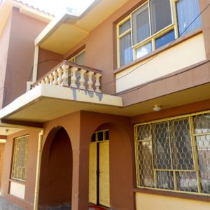 En Venta, Casa 2 Plantas Con Depto. Auxiliar