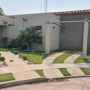 Casa En Venta3 Dormitorios Cond. Sevilla Los Jarines