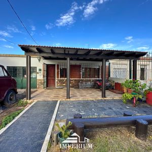 Venta Casa De 2 Dormitorios  En La Calle Gregorio Perez Las Acacias