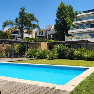 Moderno Apartamento En Alquiler Sobre El Lago