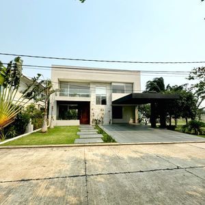 Casa En Venta De 4 Dormitorios En Suite En Cond. Santa Cruz La Vieja.