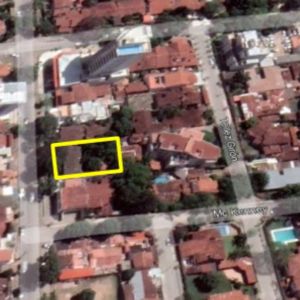 Se Vende Casa Como Terreno En Muy Buena Ubicación A Una Cuadra Cine Center 