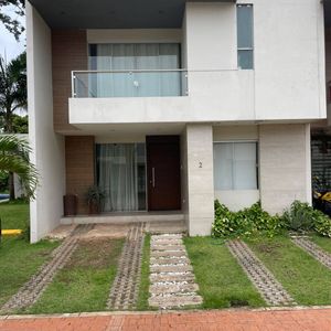 Moderna Y Elegante Casa En Condominio En Alquiler, Av Pirai