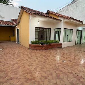 Sobre Avenida, Ideal Para Negocio