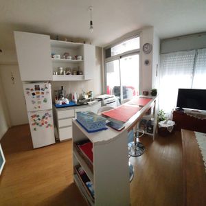 -apartamento 1 Dormitorio Con Patio, Prox. Tres Cruces.