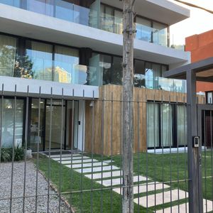 Apartamento En Punta Del Este, Excelente Ubicacion, Cerca De Todo.