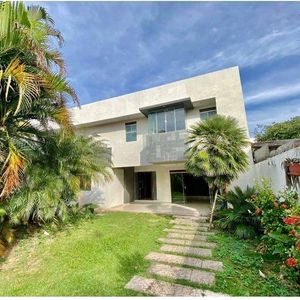Amplia Casa En Venta