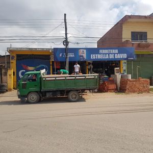 Casa En Venta Sobre Avenida Con Local Comercial