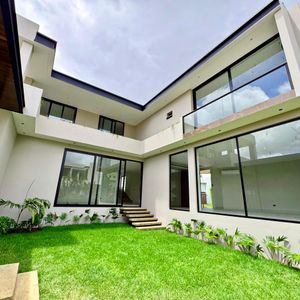 Casa En Venta De Lujo A Estrenar – Urubó Garden