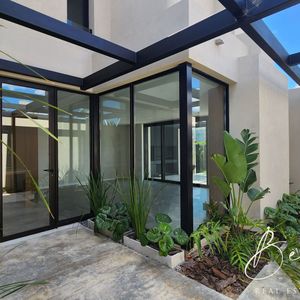 Moderna Casa A Estrenar En Venta Con Renta En Barrio Parques
