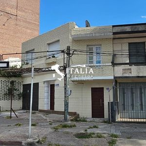 Casa Y Local Sobre Ramon Anador Prox. Ombu