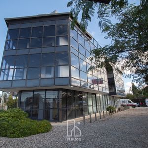 Venta Edificio De Oficinas Próximo A La Tahona - Frente A Car One