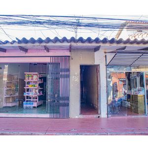 Casa En Venta A Precio De Terreno - Zona Centrica