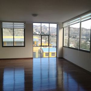 Departamento En Venta En Achumani Calle 21 Sobre Avenida Principal