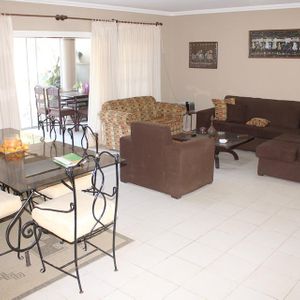 Hermosa Casa Ubicada En Av. Virgen De Cotoca