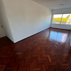 Alquiler - Apartamento De 2 Dormitorios Y Garage En Tres Cruces