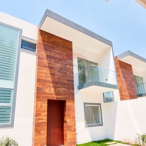 Casa A Estrenar Urb. Valle Florido