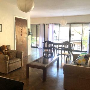 Alquiler Apartamento 3 Dormitorios, 2 Baños Estufa A Leña En Pocitos