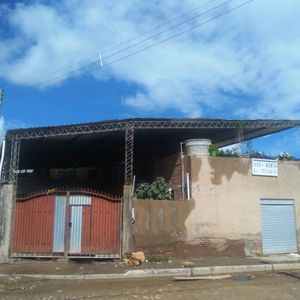 Se Vende Una Casa Ubicada En Cbba,cercado Zona Sud Cuenta Con Luz,agua Y Papeles