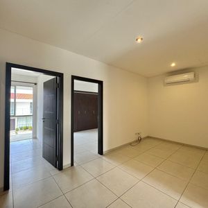 Casa En Alquiler De 3 Dormitorios En Cond. Villa Monserrat 