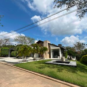 Amplia Casa En Jardines Del Urubo I