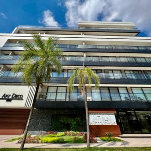 En Equipetrol Se Alquila  Departamento De 3 Hab.en  Sky Art Deco 