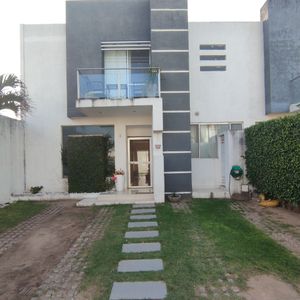 Casa En Venta De 3 Dormitorios En Condominio, Doble Via La Guardia Km 6