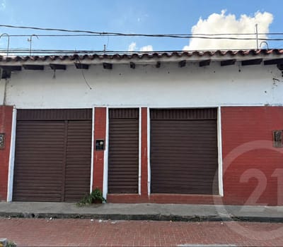 Casa Con Tiendas En Venta Zona Mercado Los Pozos