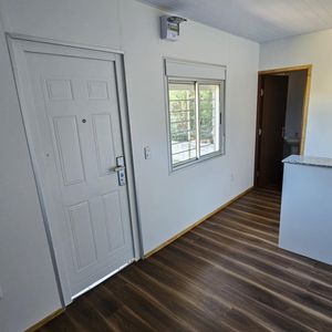 Excelente Monoambiente, En Condominio De 5 Casas Totales, Ubicado Sobre Calle Santiago Chalar Y Avenida Aerosur, Próximo Costa Urbana Shopping, En óptimas Condiciones, Para Entrar A Vivir.