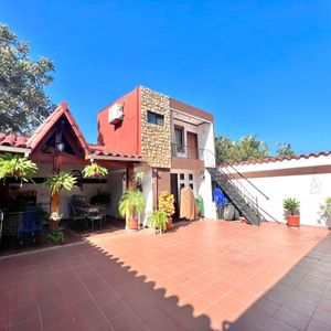 Se Vende Amplia Casa En Av Virgen De Cotoca