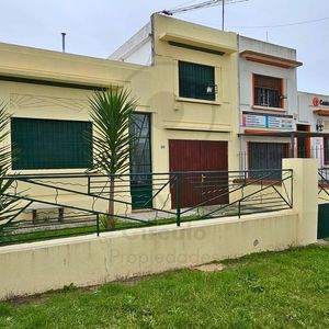 Casa Destacada En Excelentes Condiciones. Muy Cómoda, Espaciosa Y Segura 