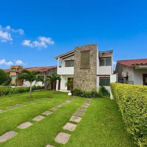 Casa En Venta, Condominio Santa Fe, Av. Montecristo.