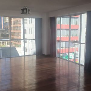 Departamento En Alquiler De 2 Dormitorios En Calacoto