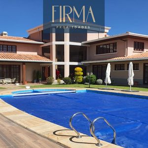Casa En Venta Con Piscina Privada En Huajchilla