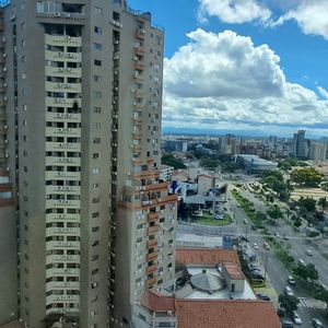 Departamento De 3 Dormitorios Con Parqueo En Anticrético
