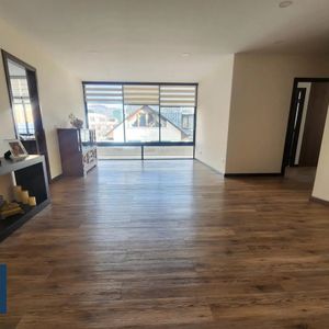 Departameno En Venta En Irpavi Con Balcon Privado, Calle 5